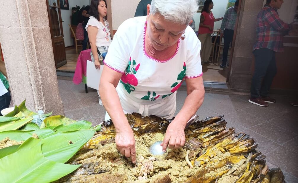 El zacahuil se prepara con carne de puerco, de guajolote o pollo