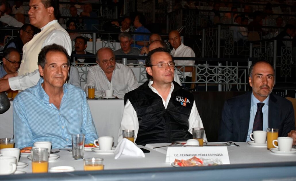 Se reúne Xavier Nava con empresarios