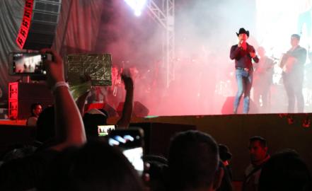 El Bebeto cautivó con su música en el Teatro del Pueblo