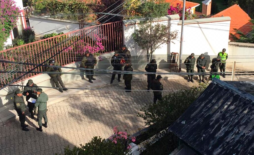 Denuncian incremento de presencia policial en embajada de México en Bolivia