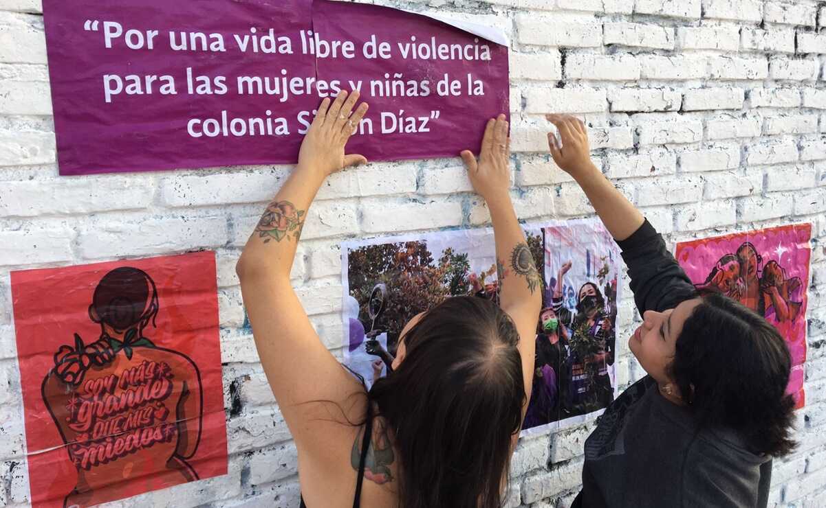 Con "pega" de carteles contra violencia de género, mujeres piden fortalecer sistema de justicia en SLP Fotos: Fabiola Juárez