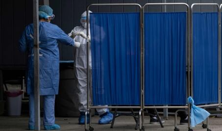 Priorizar a jóvenes sobre tercera edad, recomiendan a médicos por Covid-19