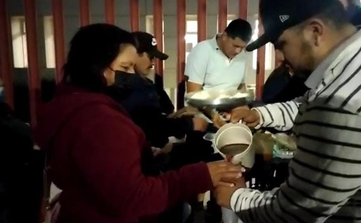 “Solitarios”, el grupo de taxistas que reparte cenas en los hospitales de SLP 