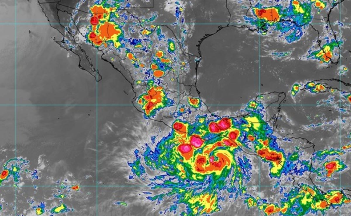 "Bonnie" se convierte en huracán categoría 1 al sur de Oaxaca