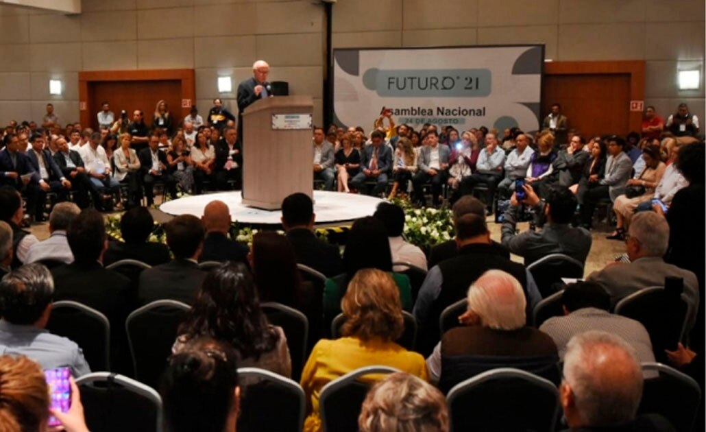 Primera asamblea de Futuro 21 con mensaje contra gobierno de AMLO