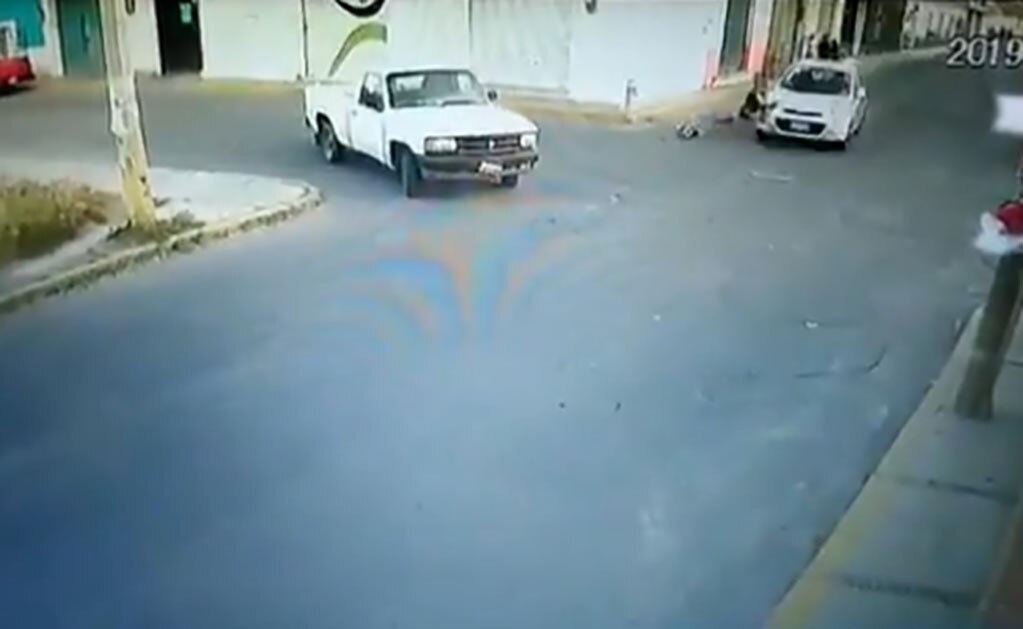 Captan momento en que conductor embiste a niño en Puebla