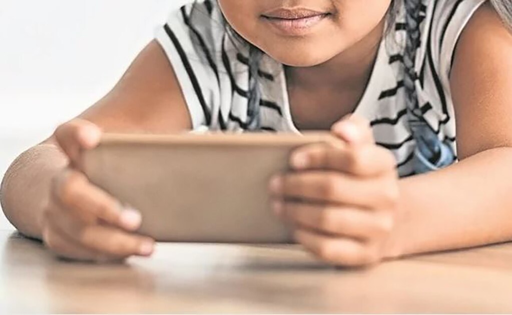 Investigan a niña por “acosar” vía WhatsApp a su maestra de kinder en Coahuila