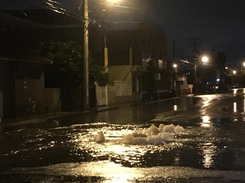 Drenajes colapsados, una constante en la ciudad