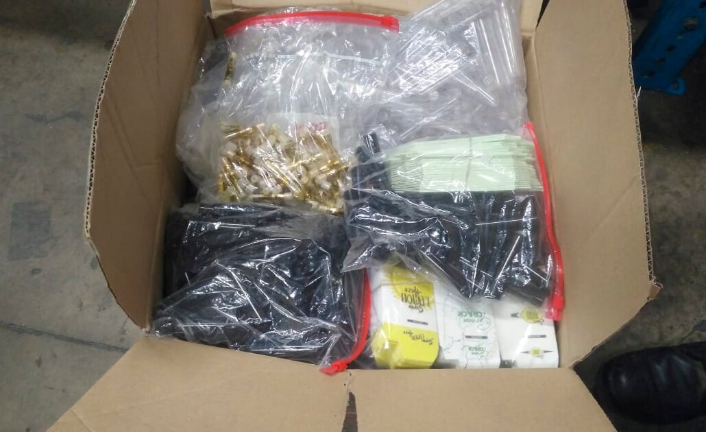 Localizan droga y pipas de cannabis en aeropuerto 