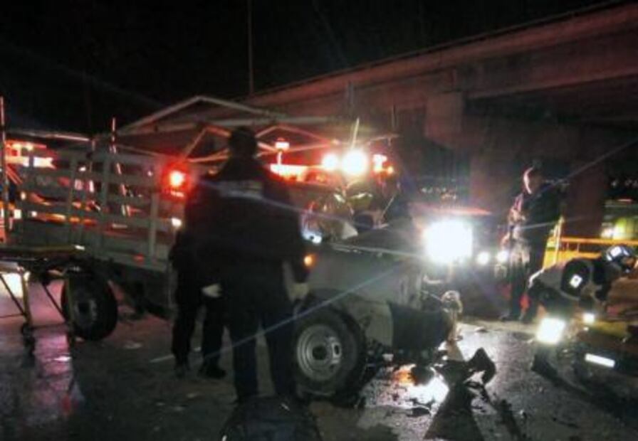 Choque con prensados en carretera Rioverde