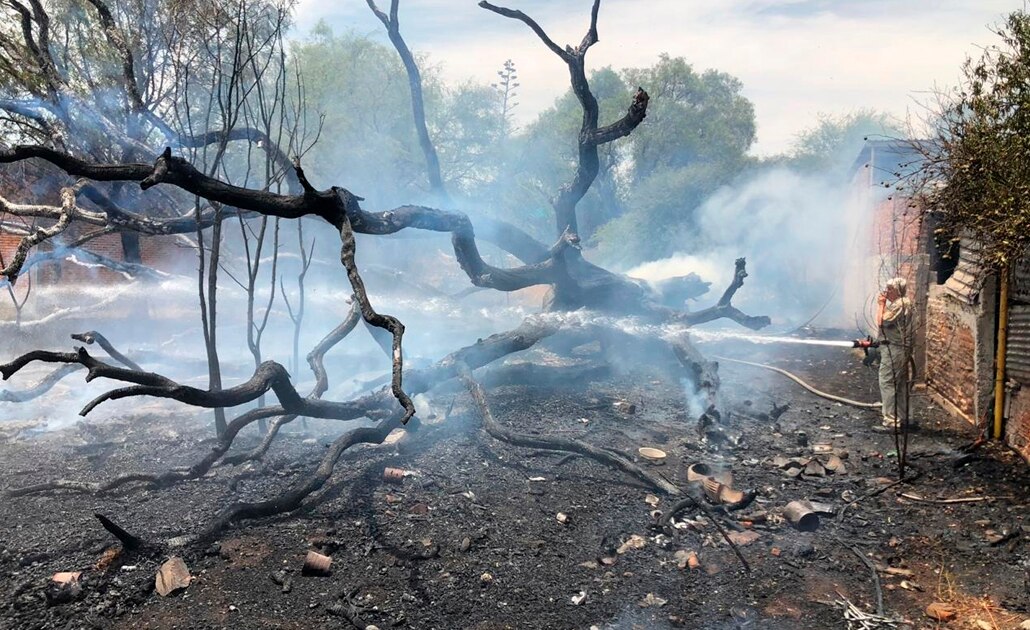 Incendio en predio cercano a Plaza Citadina provoca movilización