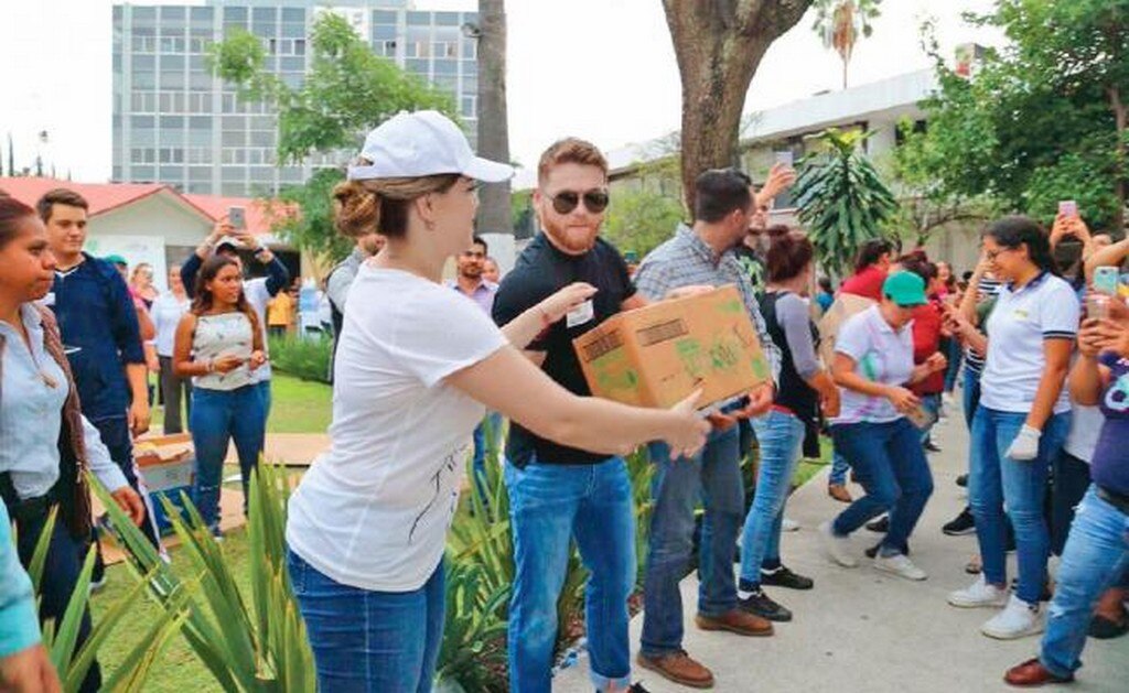 En el DIF de Jalisco acarreó cajas con víveres. (ARCHIVO. EL UNIVERSAL)