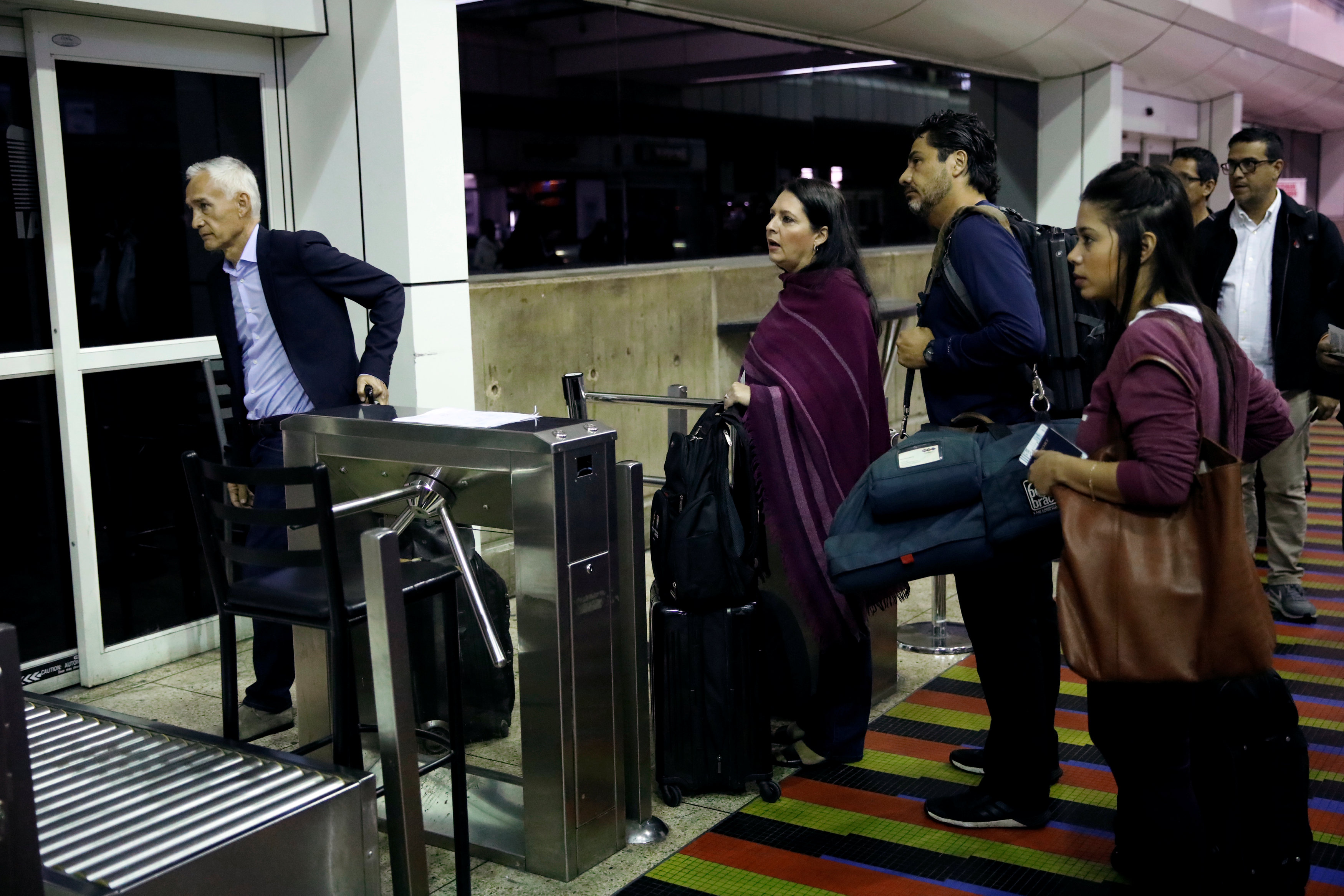 Deportados de Venezuela Jorge Ramos y su equipo parten a Miami