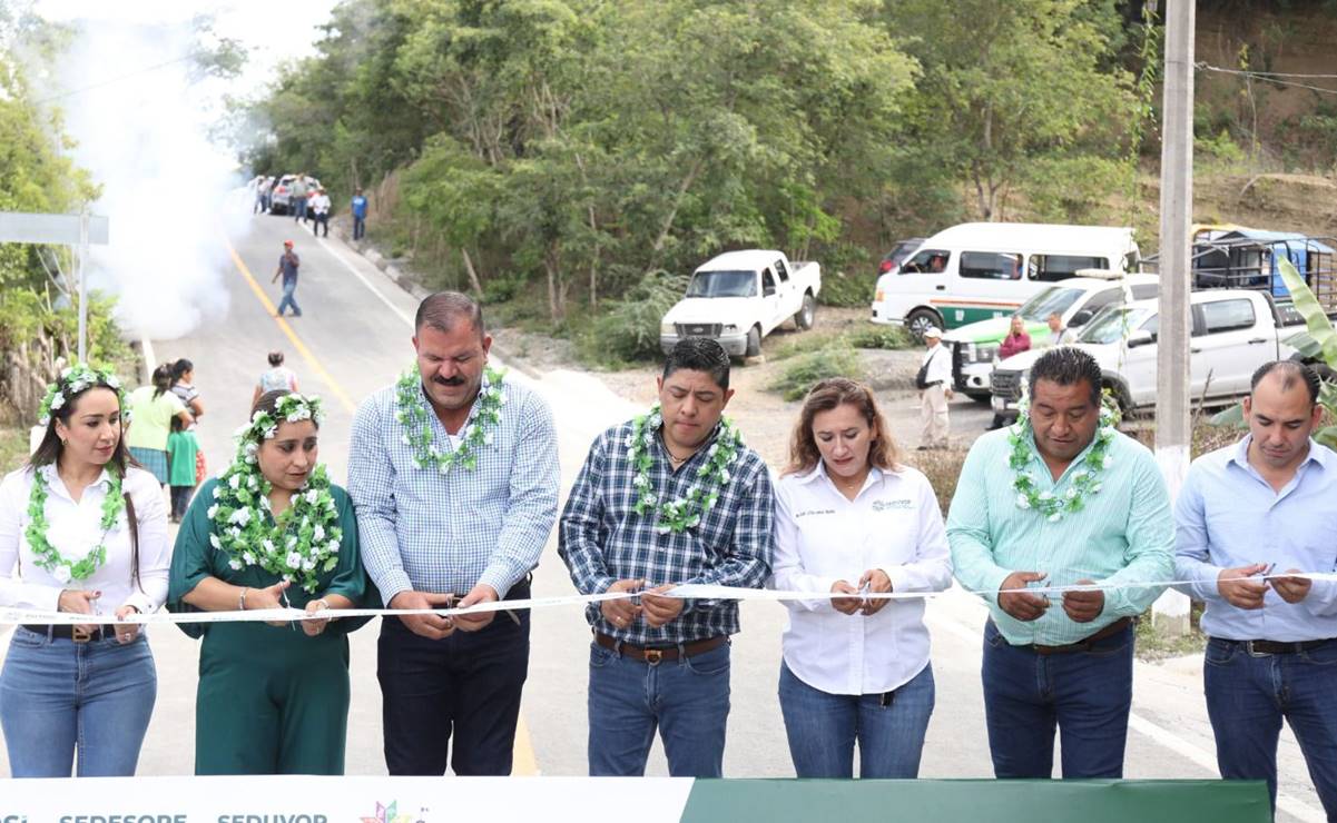Entrega Gallardo caminos rehabilitados en San Martín Chalchicuautla; conecta a comunidades con servicios