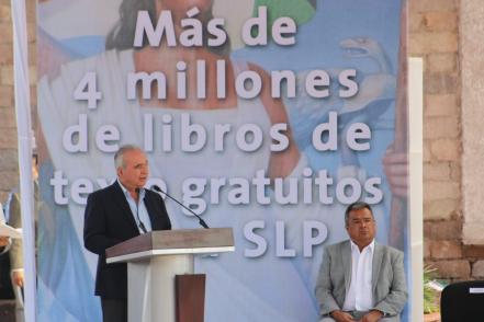 Dan banderazo de salida para distribuir 4 millones de libros de texto gratuito para SLP