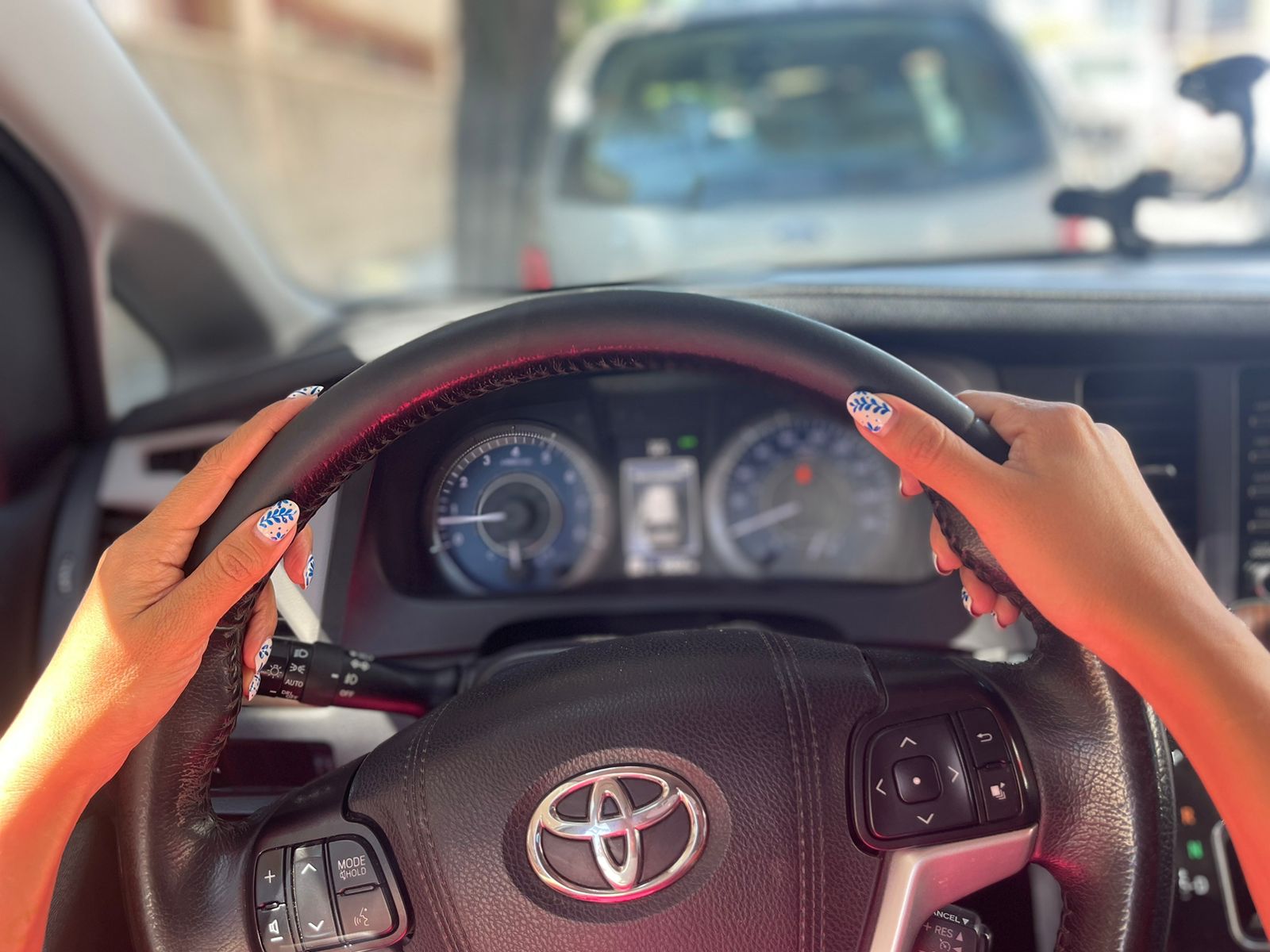 Mujeres al volante en SLP: Testimonios de riesgos y autocuidado de taxistas por aplicación