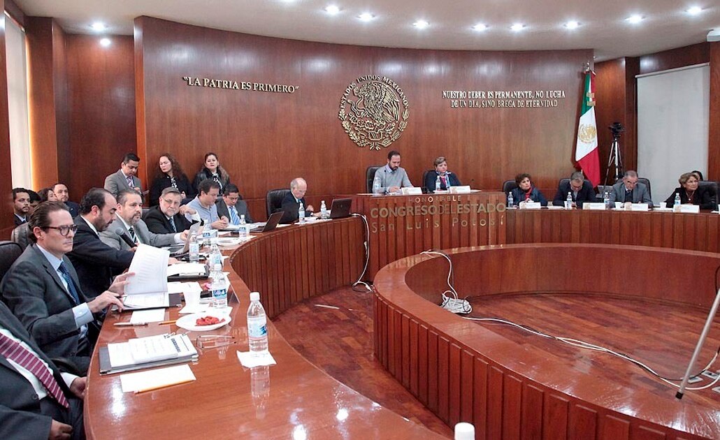 Acusan a titular de Secretaría del Trabajo de conflicto de intereses