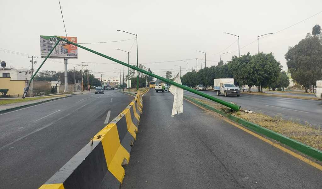 Cierran carril lateral en la carretera Matehuala, tras percance de tránsito
