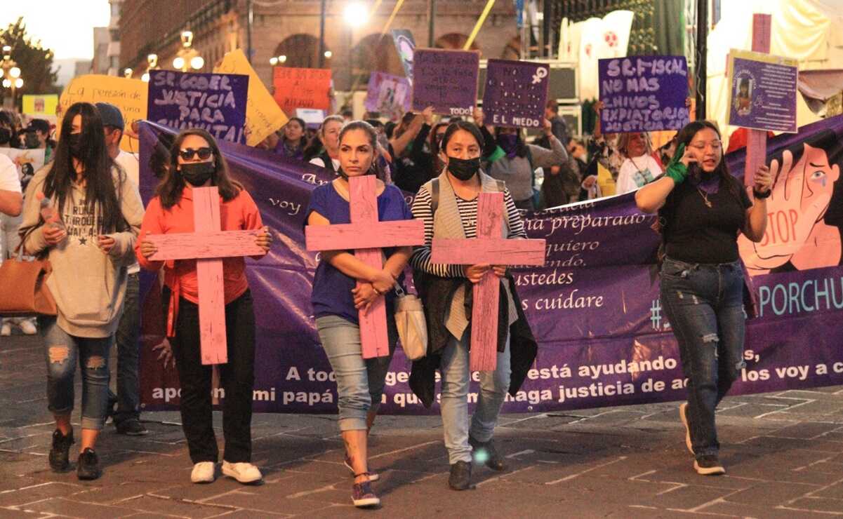 "Las madres no creen que feminicidios vayan a la baja", gritan mujeres de SLP a funcionarios en marcha del 25N 