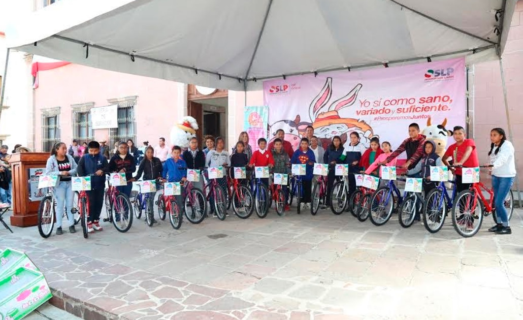 Entrega DIF estatal apoyos alimentarios en Mexquitic