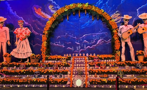 Dedican altar monumental de Palacio de Gobierno de SLP a niñas y niños fallecidos