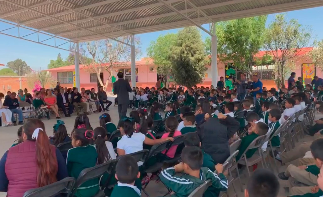 Ayuntamiento entrega techado en primaria "Cuitláhuac"