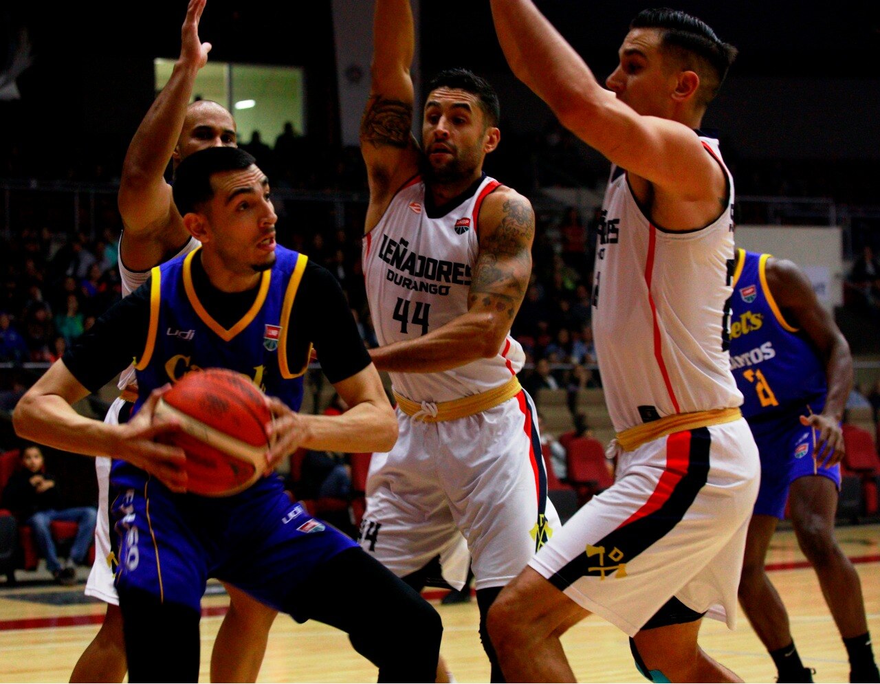 Leñadores se impone al CB Santos en el primero de la serie