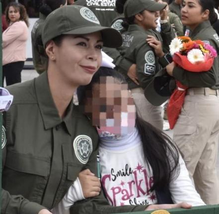 Con flores, celebran a las más de 200 madres policías de San Luis Potosí