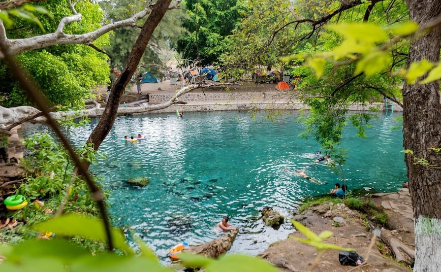 El manantial con aguas termales ideal para visitar en pareja en San Luis Potosí 