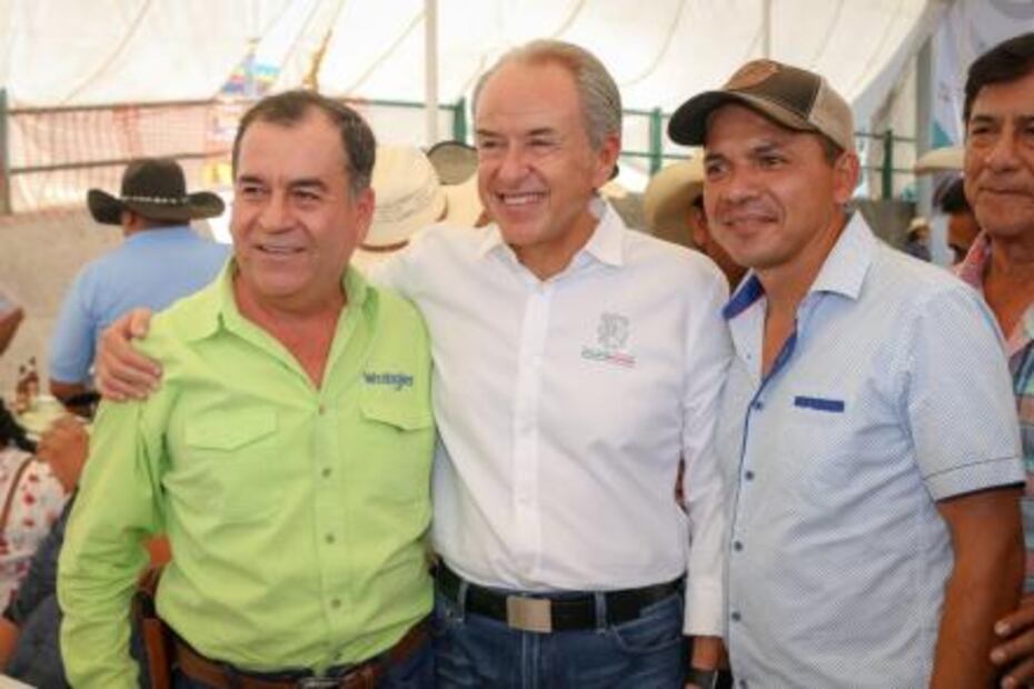JMCL entrega presea al Mérito Ganadero FENAPO 2019