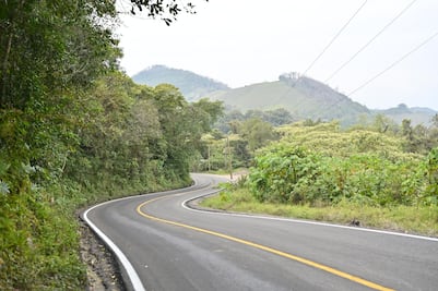 Inaugura Gallardo tres nuevos caminos en Tamazunchale y arranca trabajos de uno más; beneficiará a 27 comunidades de SLP  
