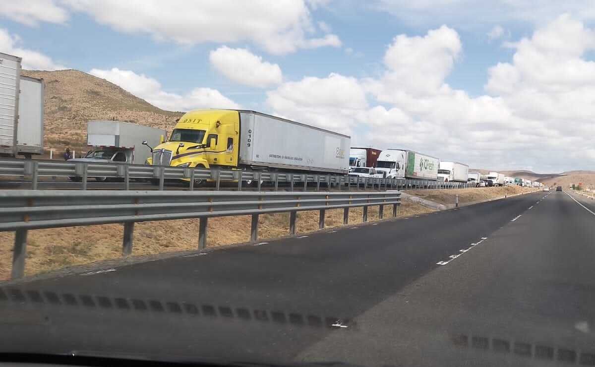 De nueva cuenta, reportan tráfico totalmente parado en la carretera 57 de SLP