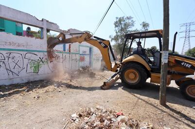 Inicia estrategia de seguridad urbana en Arbolitos con demolición de fincas abandonadas