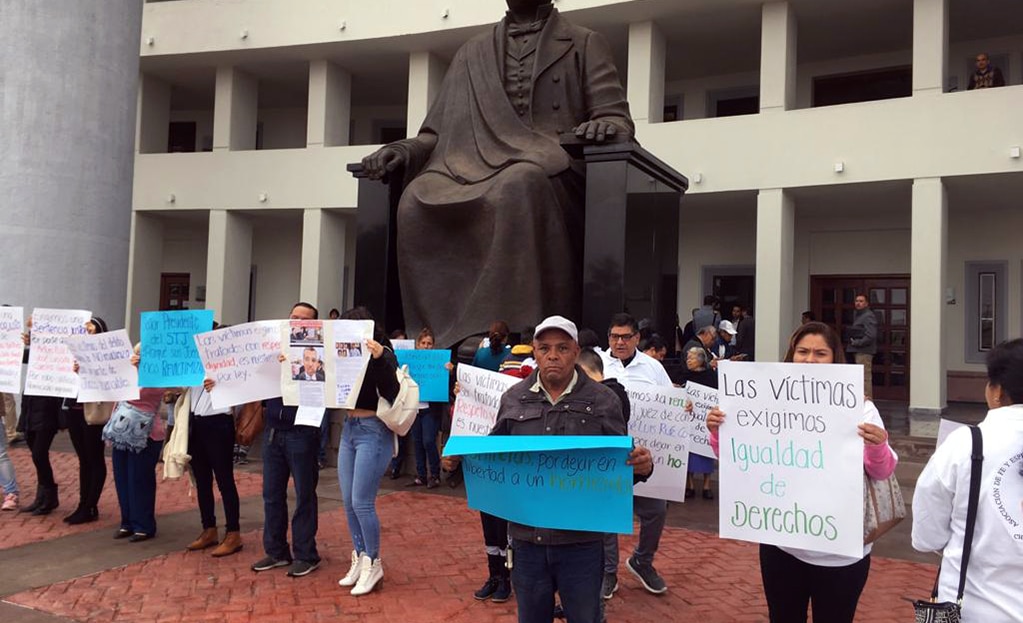 Juez deja en libertad a presunto homicida, acusan manifestantes