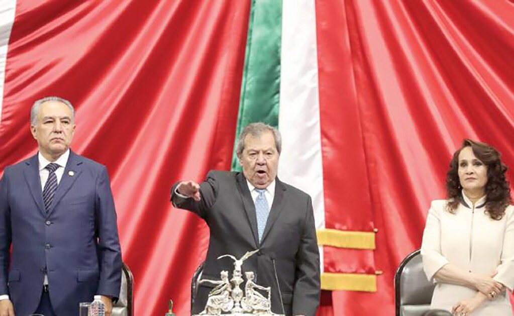 Porfirio Muñoz Ledo (centro) fue elegido como presidente de la Cámara de Diputados para el primer periodo de la 64 Legislatura. Como vicepresidentes quedaron Dolores Padierna, de Morena (der.), y Marco Antonio Adame, del PAN (izq.). (LUCÍA GODÍNEZ)