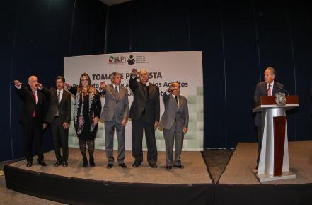 Avanza SLP en combate al analfabetismo