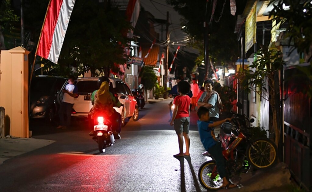 Sacude terremoto de 7 grados a Indonesia; emiten alerta de tsunami