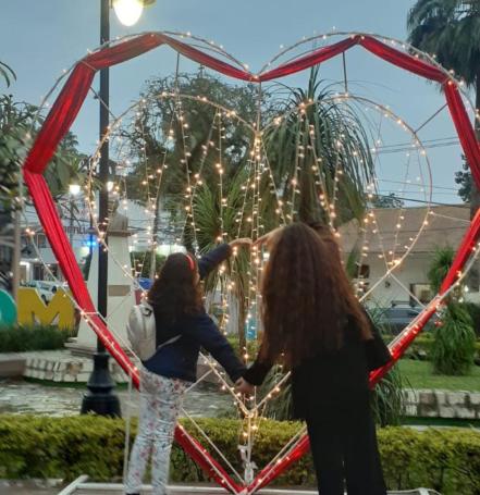 Aquismón se pone romántico; decoran con temática del amor al pueblo mágico de SLP