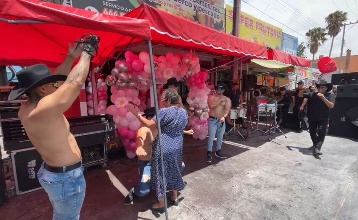 Carnicería de Soledad festeja a las mamás con un show de strippers. Foto: Captura de video