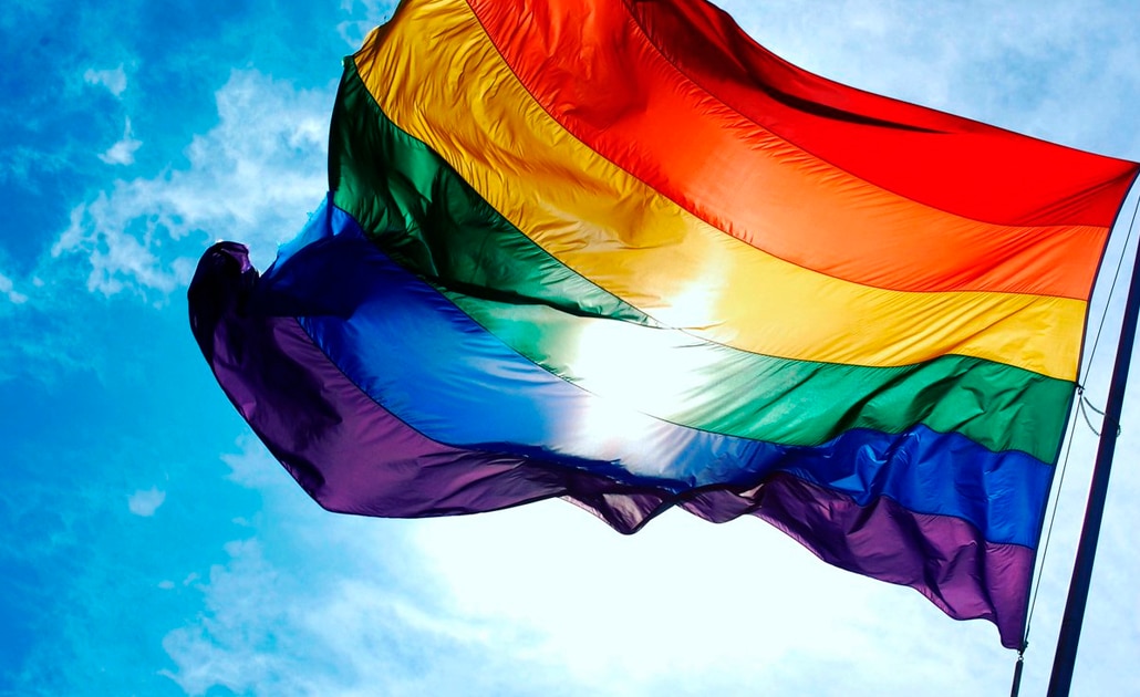 Expulsan de secundaria a joven porque vive con tío homosexual