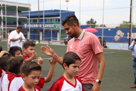 Tour Escolar Necaxa convive con alumnos del Colegio Lincoln