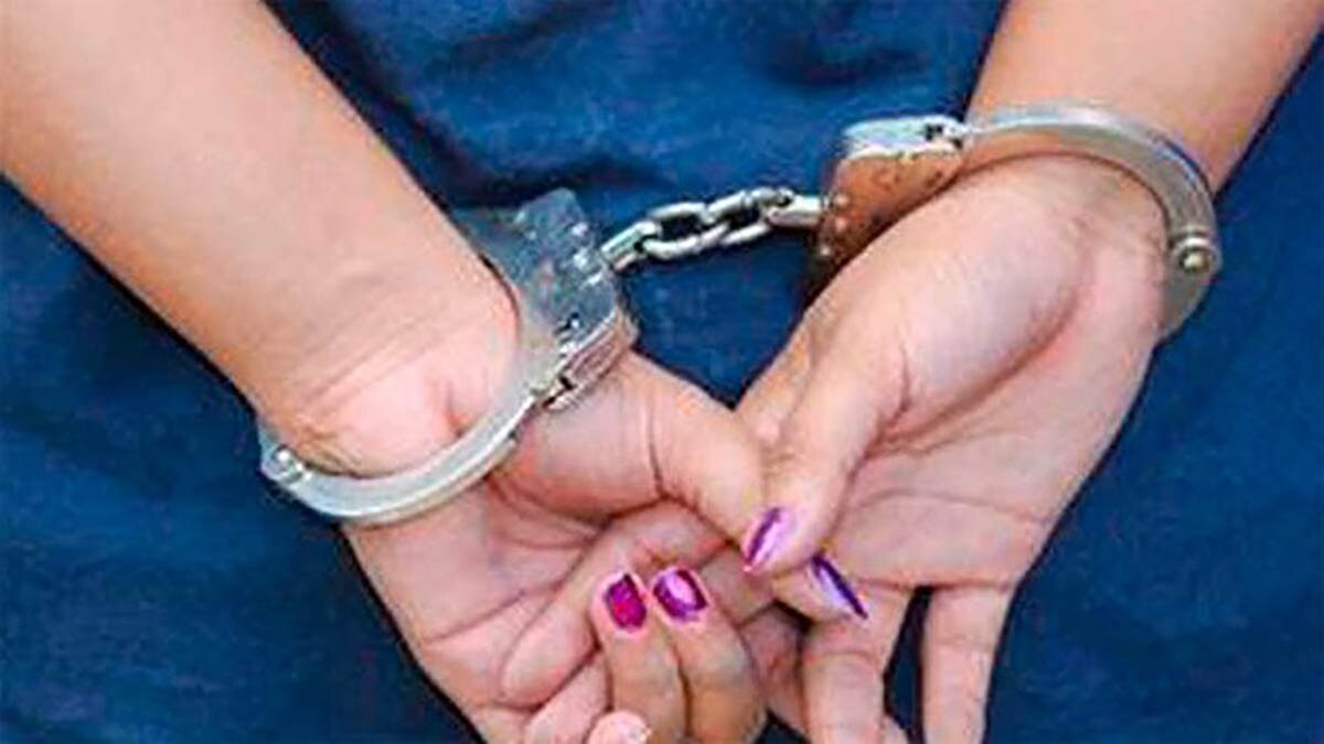 Detienen a mujer en Simón Díaz, estaba armada