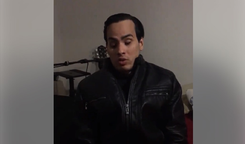 Niegan la entrada a un restaurante a un joven acompañado de perro guía