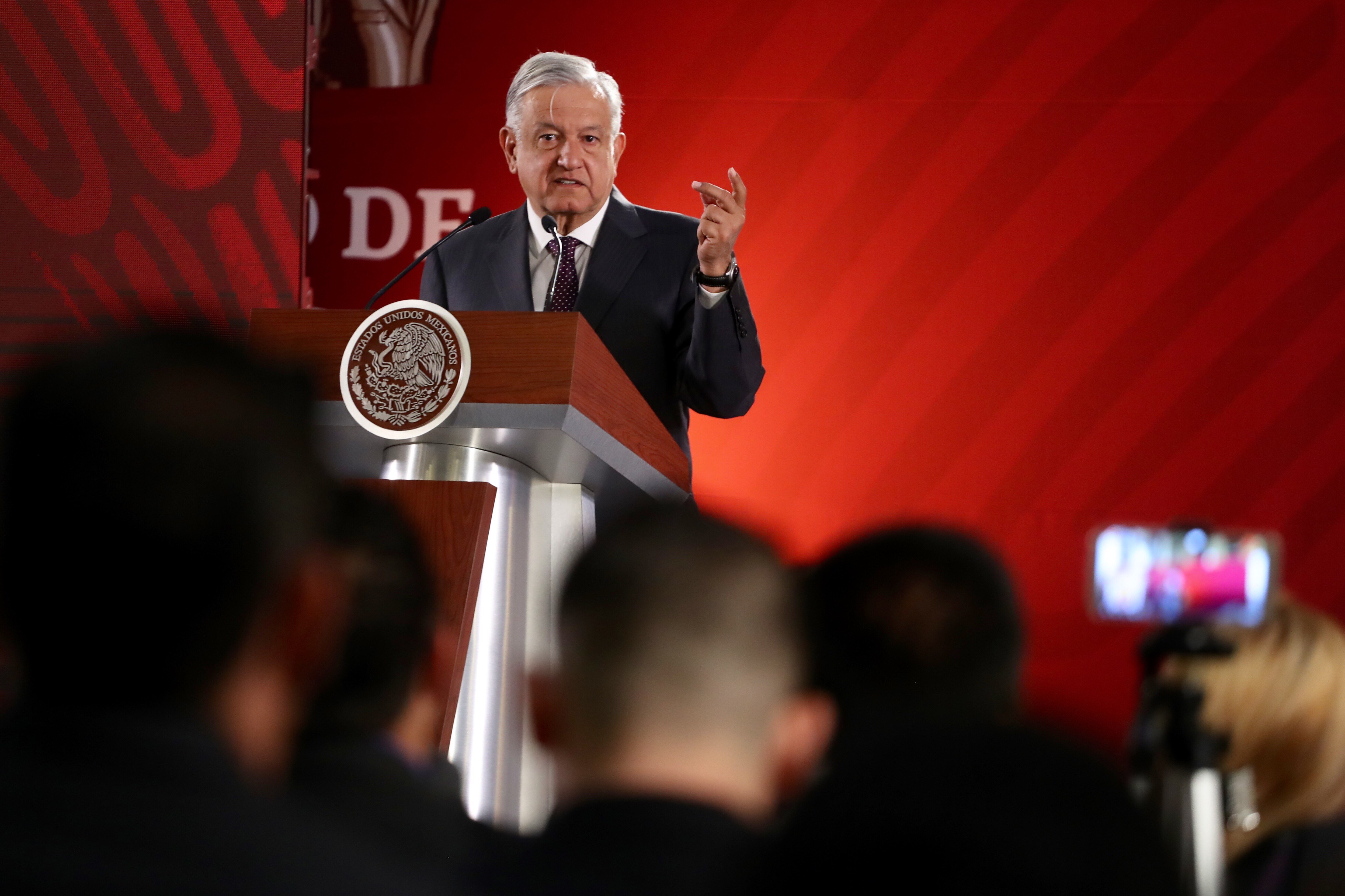 No hay denuncias contra proveedores de medicamentos consentidos de EPN: AMLO