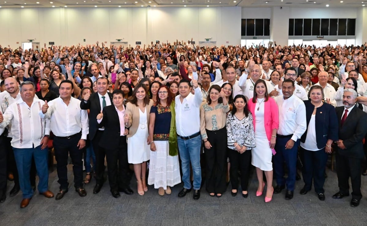 Gallardo y SEP entregan incentivos a docentes; reconocen respaldo del magisterio potosino a la educación