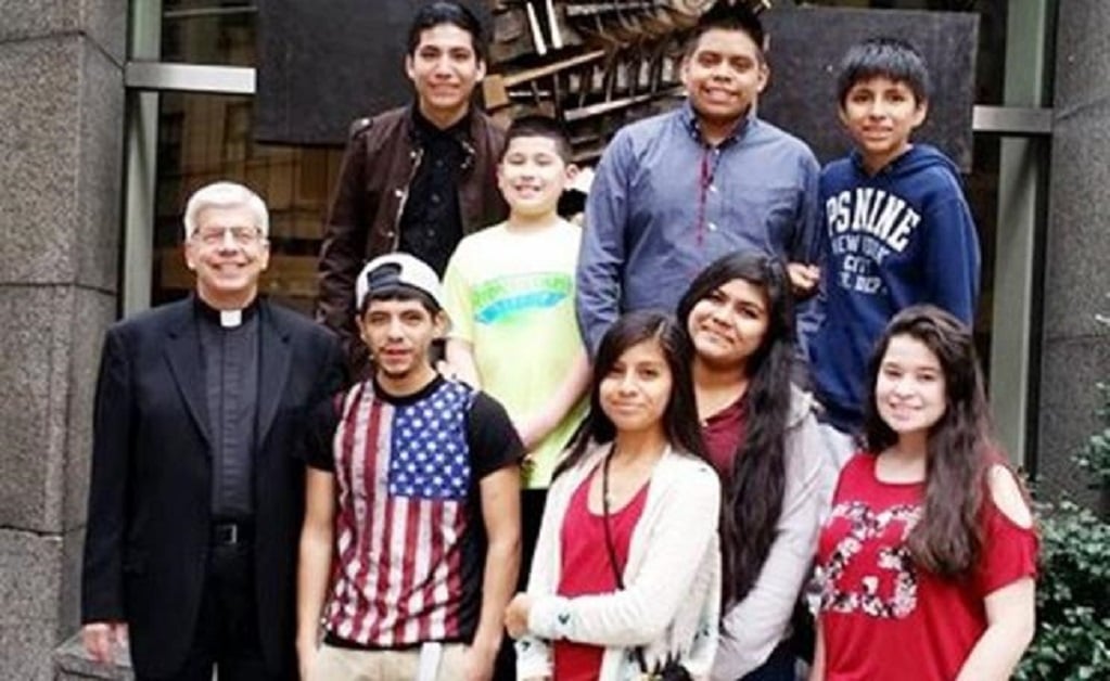 El pastor de EU que ayuda a 50 menores migrantes