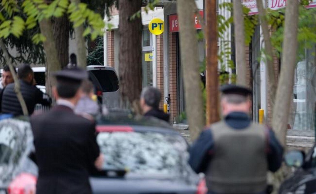 Reportan toma de rehenes en oficina de correos de Italia