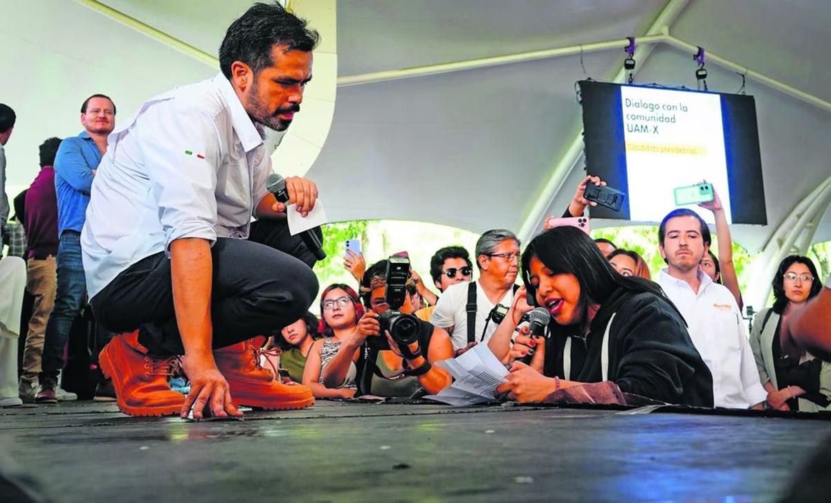 En la Universidad Autónoma Metropolitana campus Xochimilco, el emecista recibió cuestionamientos por parte de los alumnos, quienes dijeron que ninguno de los candidatos los re presenta. Foto: Rogelio Morales Ponce | El Universal