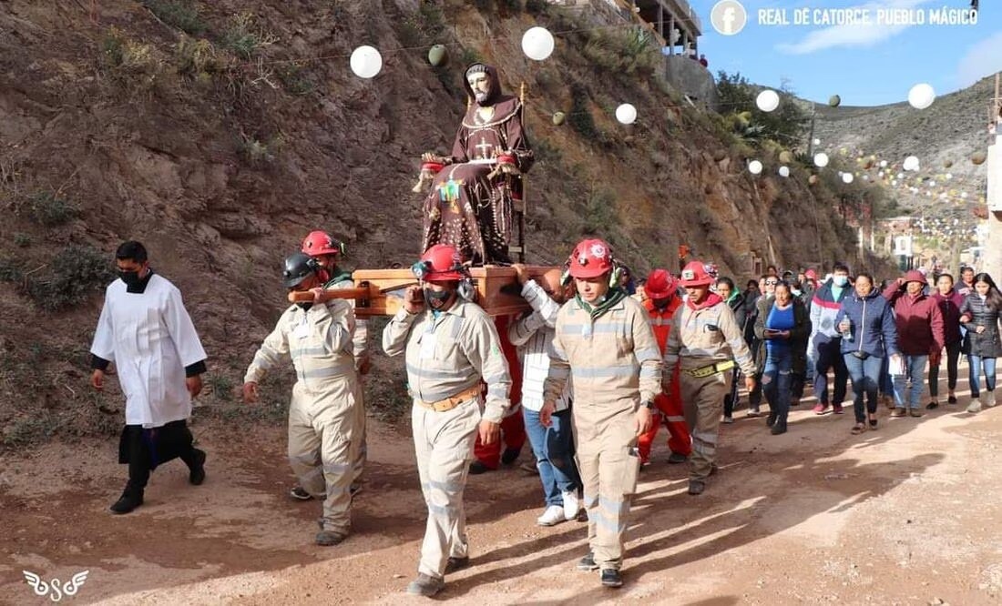 Las autoridades decidieron cerrar de nueva cuenta el túnel, único acceso al pueblo. Foto: Especial