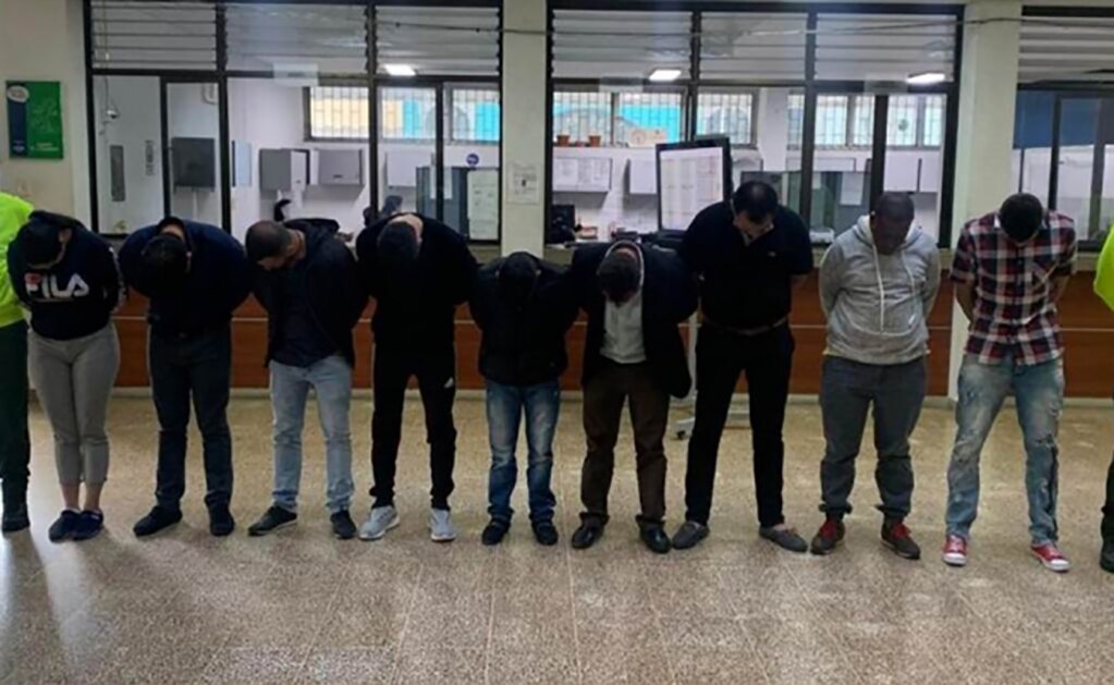 Banda colombiana lavaba millones enviando personas a México con fachada de turistas